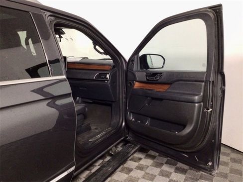 Used 2023 Lincoln Navigator Reserve image 32