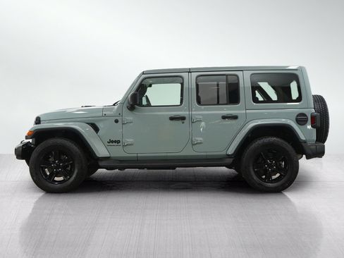 Used 2023 Jeep Wrangler Unlimited Sahara AWD/4WD image 3