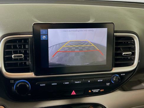 Certified 2025 Hyundai Venue SEL image 13