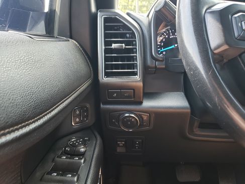 Used 2020 Ford Expedition Limited RWD image 15