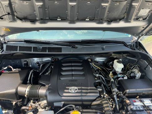 Used 2011 Toyota Tundra Limited AWD/4WD image 31