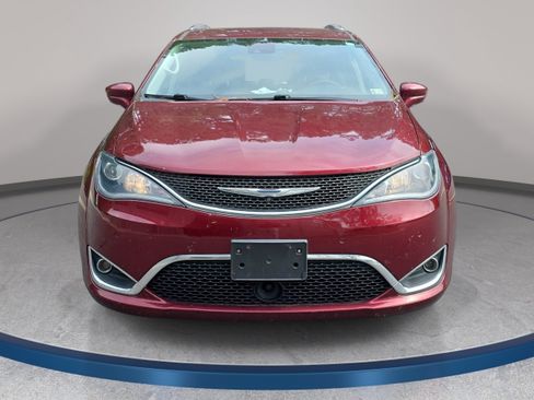 Used 2018 Chrysler Pacifica Touring-L w/ Advanced Safetytec Group FWD image 4