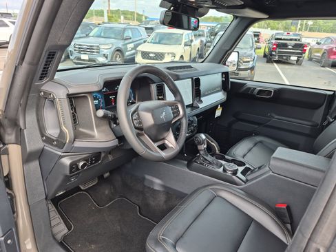 New 2025 Ford Bronco Badlands image 11
