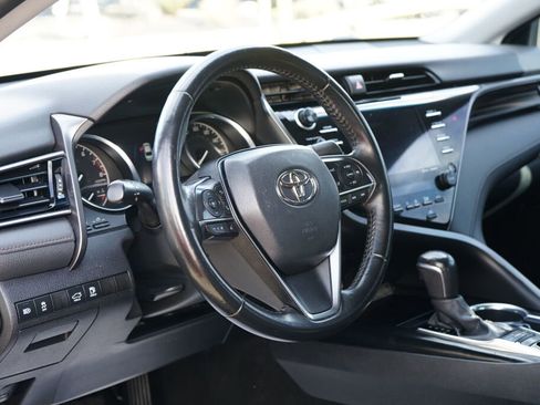 Used 2020 Toyota Camry XLE image 9