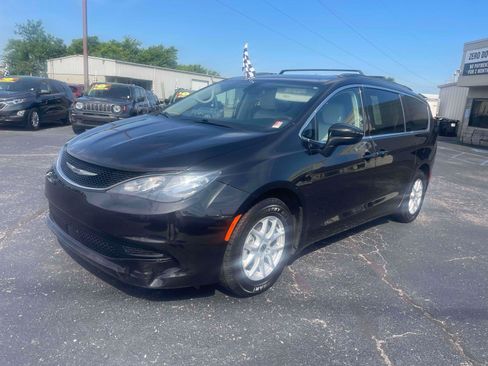 Used 2021 Chrysler Voyager Lxi FWD image 2