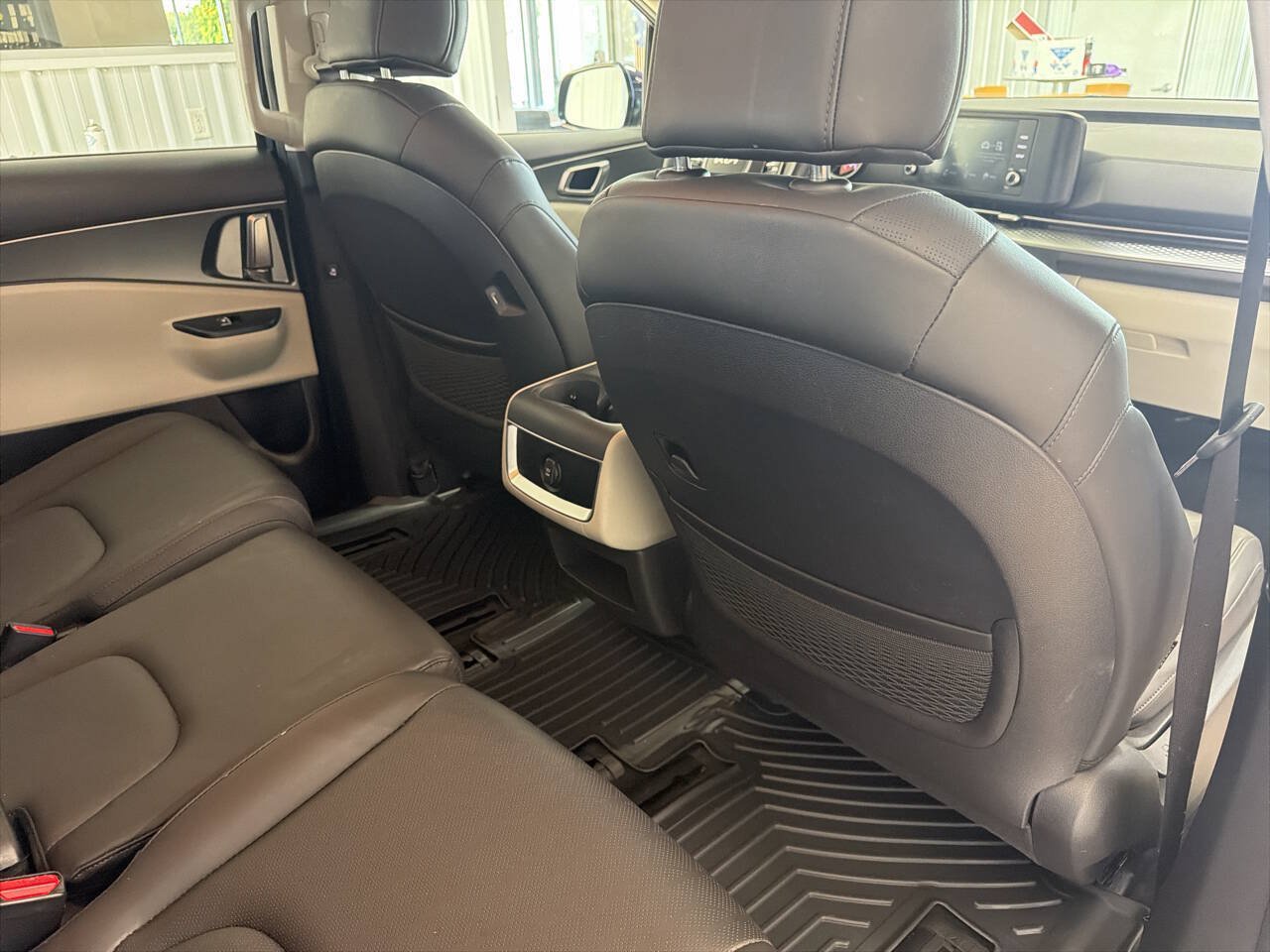 Used 2024 Kia Carnival LX FWD image 27