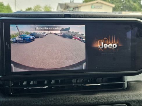 Used 2024 Jeep Wrangler Unlimited w/ Convenience Group AWD/4WD image 9