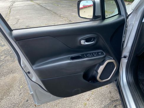 Used 2015 Jeep Renegade Limited AWD/4WD image 10
