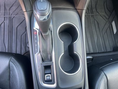 Used 2020 Chevrolet Equinox LT image 18