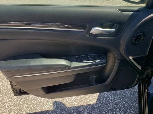 Used 2018 Chrysler 300 Touring L AWD/4WD image 11