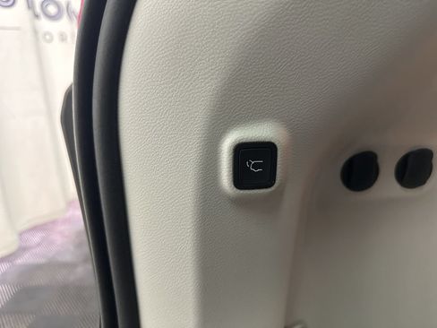 Used 2020 Jeep Cherokee Limited AWD/4WD image 38