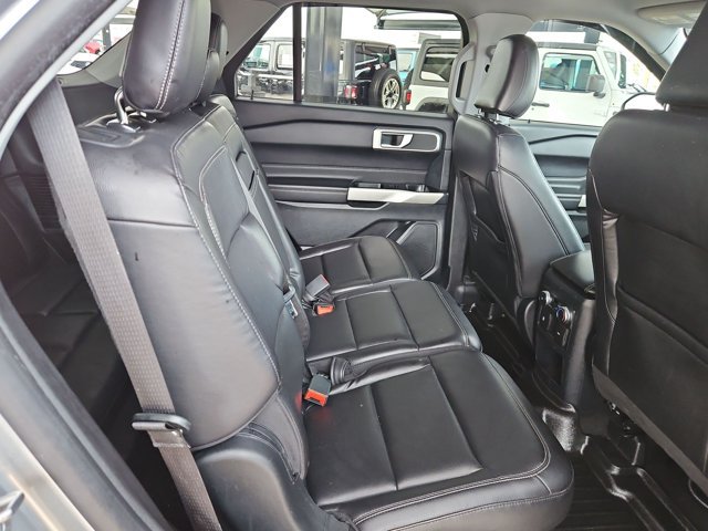 Used 2021 Ford Explorer XLT w/ Equipment Group 202A RWD image 14