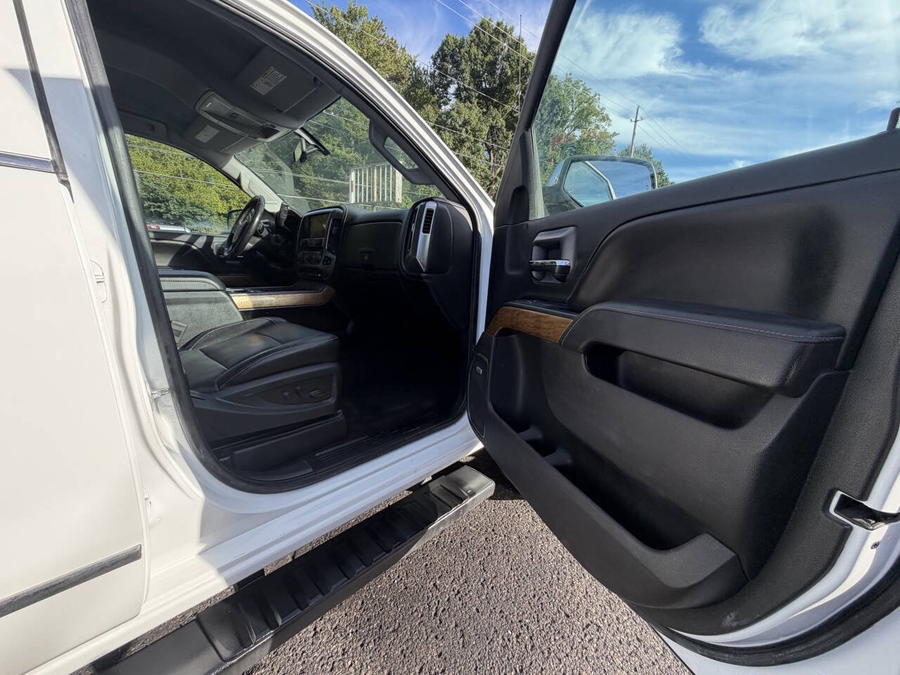 Used 2015 Chevrolet Silverado 2500 LTZ w/ Duramax Plus Package AWD/4WD image 22