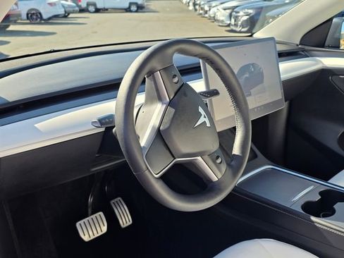 Used 2022 Tesla Model Y Performance image 23