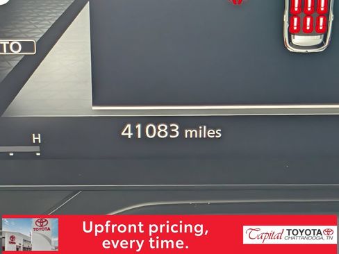 Used 2024 Nissan Pathfinder Platinum w/ Black Appearance Package AWD/4WD image 21