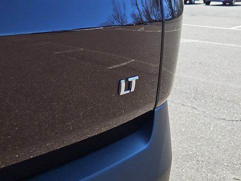 Used 2023 Chevrolet Traverse LT image 30