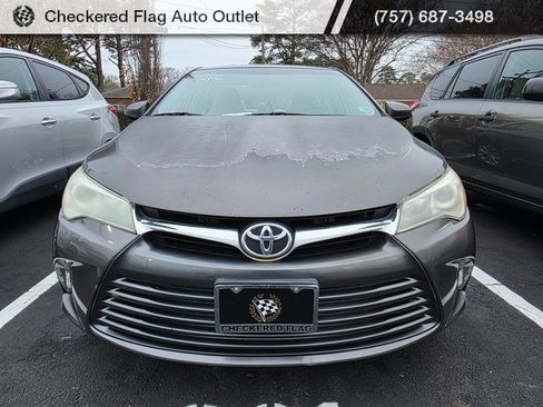 Used 2016 Toyota Camry LE image 2