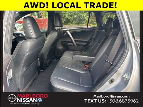 Used 2018 Toyota RAV4 SE image 16