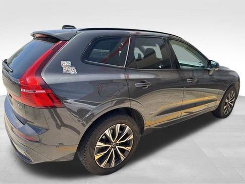 Used 2025 Volvo XC60 B5 Plus image 4