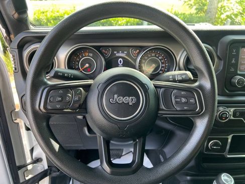 Used 2021 Jeep Gladiator Sport AWD/4WD image 16