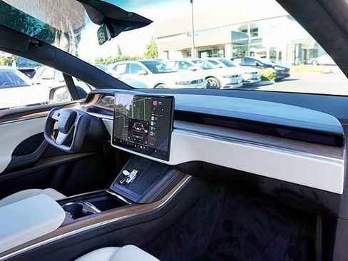 Used 2023 Tesla Model X AWD/4WD image 15