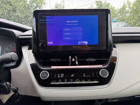 Used 2025 Toyota Corolla LE FWD image 30