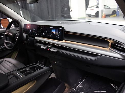 Used 2024 Kia EV9 Land image 40