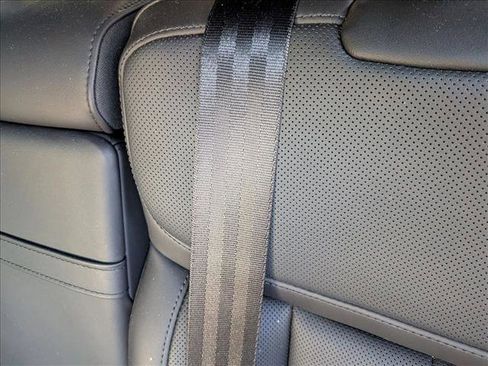 Used 2025 Land Rover Range Rover Long Wheelbase SE image 15