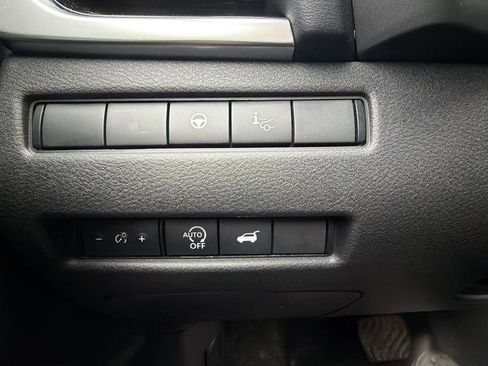 Used 2025 Nissan Rogue SL w/ SL Premium Package image 19