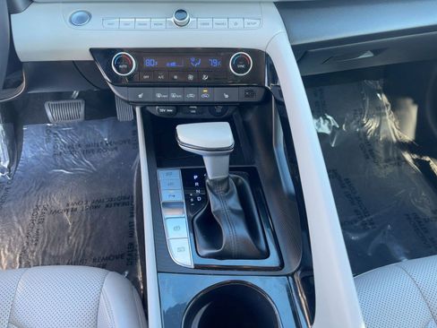 Used 2024 Hyundai Elantra Limited image 19