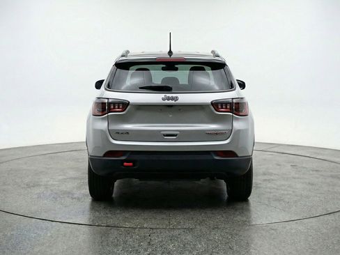 Used 2025 Jeep Compass Trailhawk AWD/4WD image 7