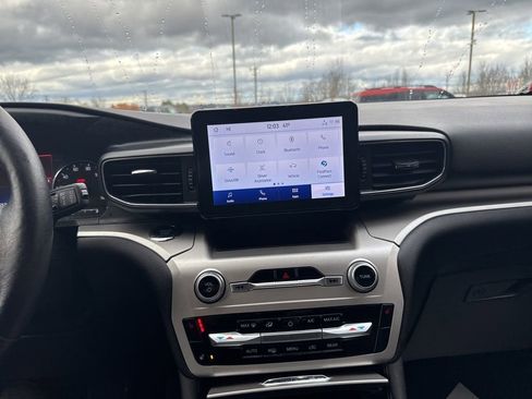 Used 2022 Ford Explorer XLT w/ Equipment Group 202A image 22