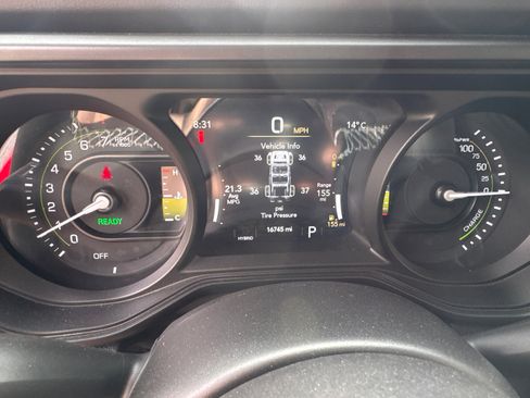 Used 2025 Jeep Wrangler Unlimited Sahara w/ Safety Group AWD/4WD image 34
