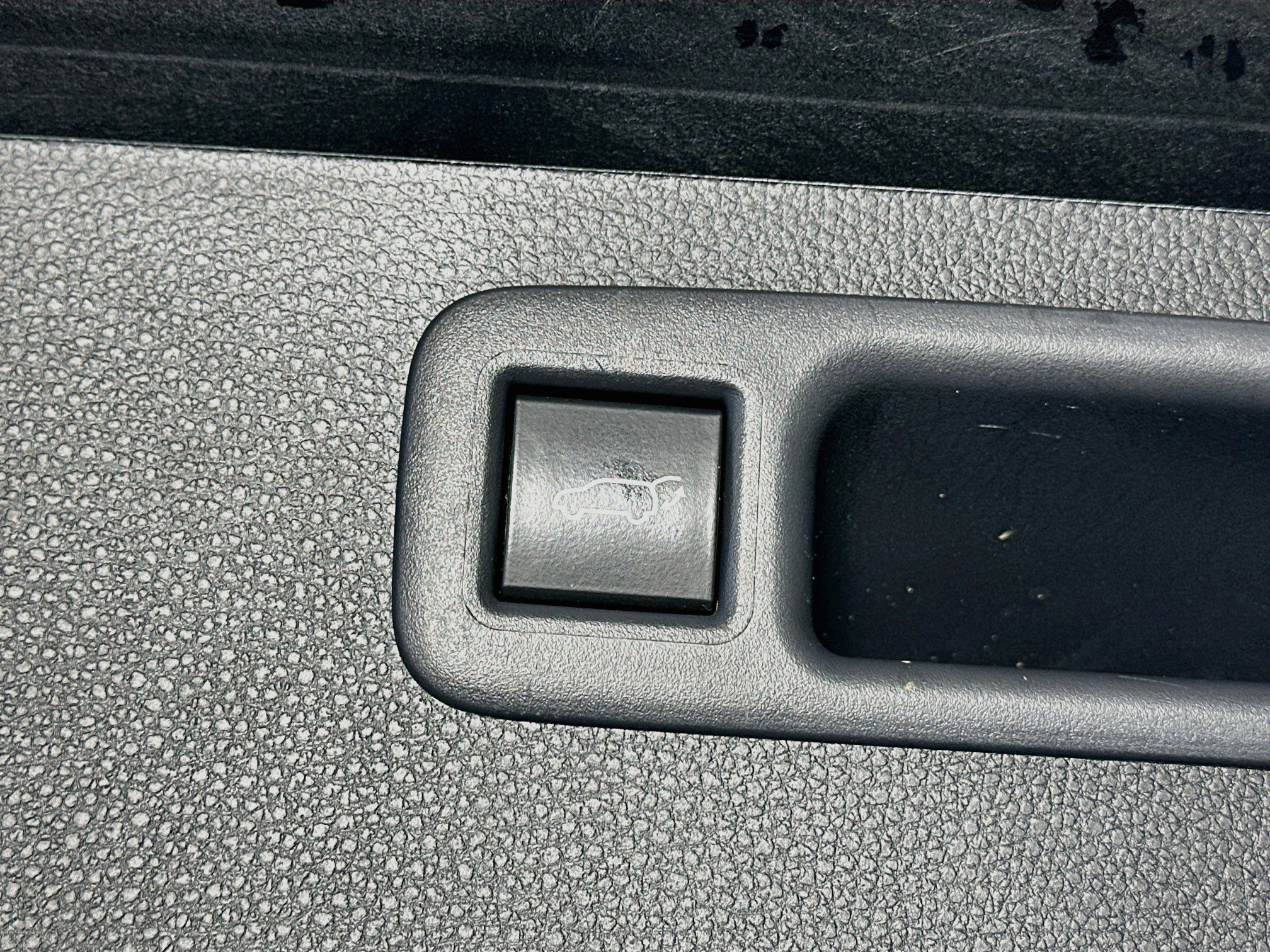 Used 2023 Toyota Highlander XLE AWD/4WD image 32