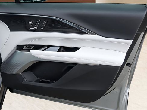 Certified 2024 Cadillac Lyriq Luxury image 27