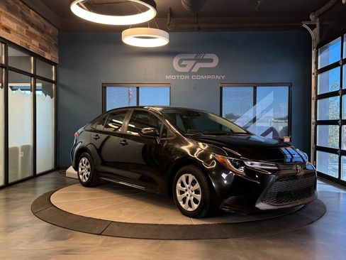 Used 2020 Toyota Corolla LE FWD image 1