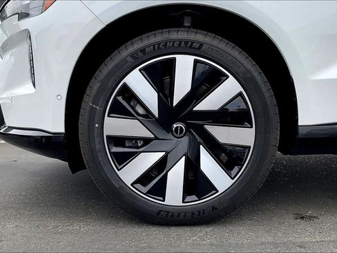 New 2025 Volvo EX90 Plus w/ Protection Package Premier image 14