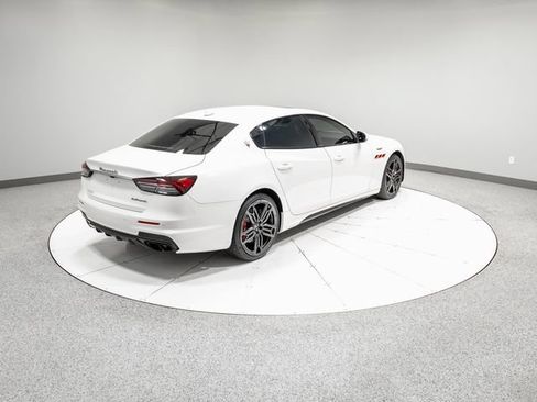 Used 2022 Maserati Quattroporte Trofeo RWD image 31