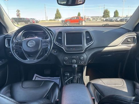 Used 2019 Jeep Cherokee Trailhawk w/ Cold Weather Group image 12