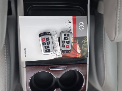 Used 2014 Toyota Sienna Limited image 33
