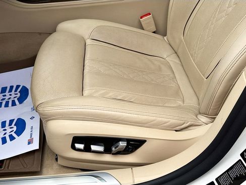 Used 2018 BMW 740i xDrive image 19