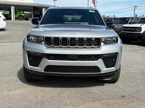 New 2026 Jeep Grand Cherokee Limited w/ Luxury Tech Group II AWD/4WD image 2