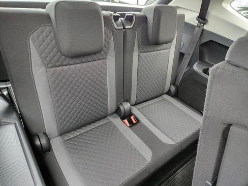 Used 2018 Volkswagen Tiguan S image 16