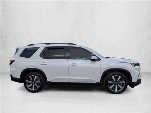 Certified 2025 Honda Pilot Touring image 4