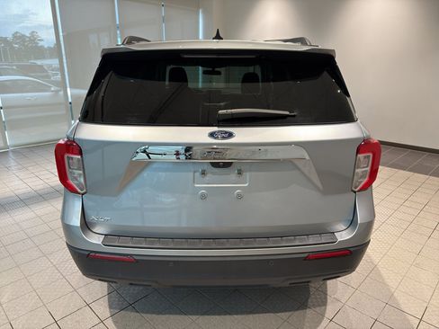 Used 2023 Ford Explorer XLT RWD image 4
