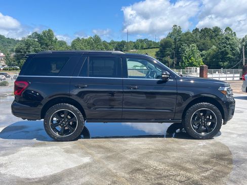 Certified 2024 Ford Expedition Limited AWD/4WD image 2