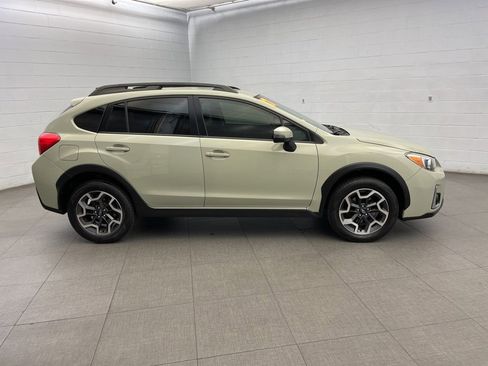 Used 2017 Subaru Crosstrek 2.0i Limited image 3
