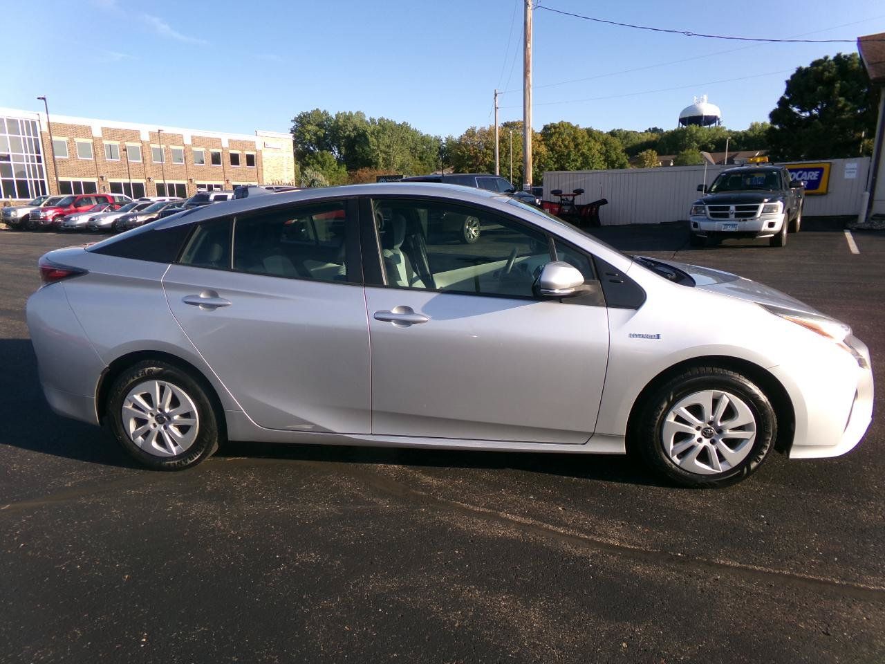 Used 2016 Toyota Prius Two FWD image 2