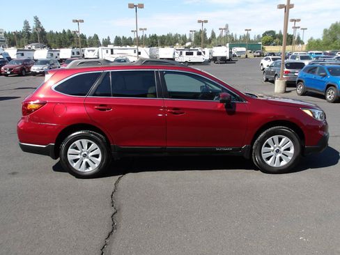 Used 2017 Subaru Outback 2.5i Premium AWD/4WD image 6