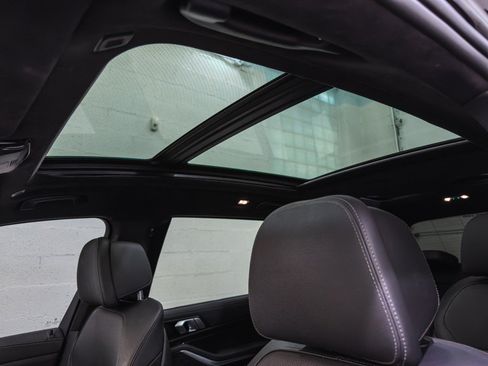 Used 2022 BMW X7 xDrive40i w/ M Sport Package AWD/4WD image 17